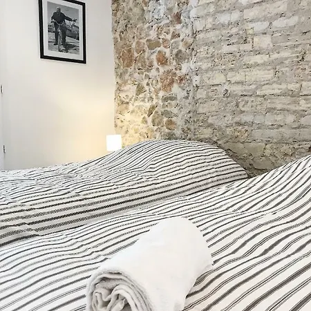 Carre D'or Apartment